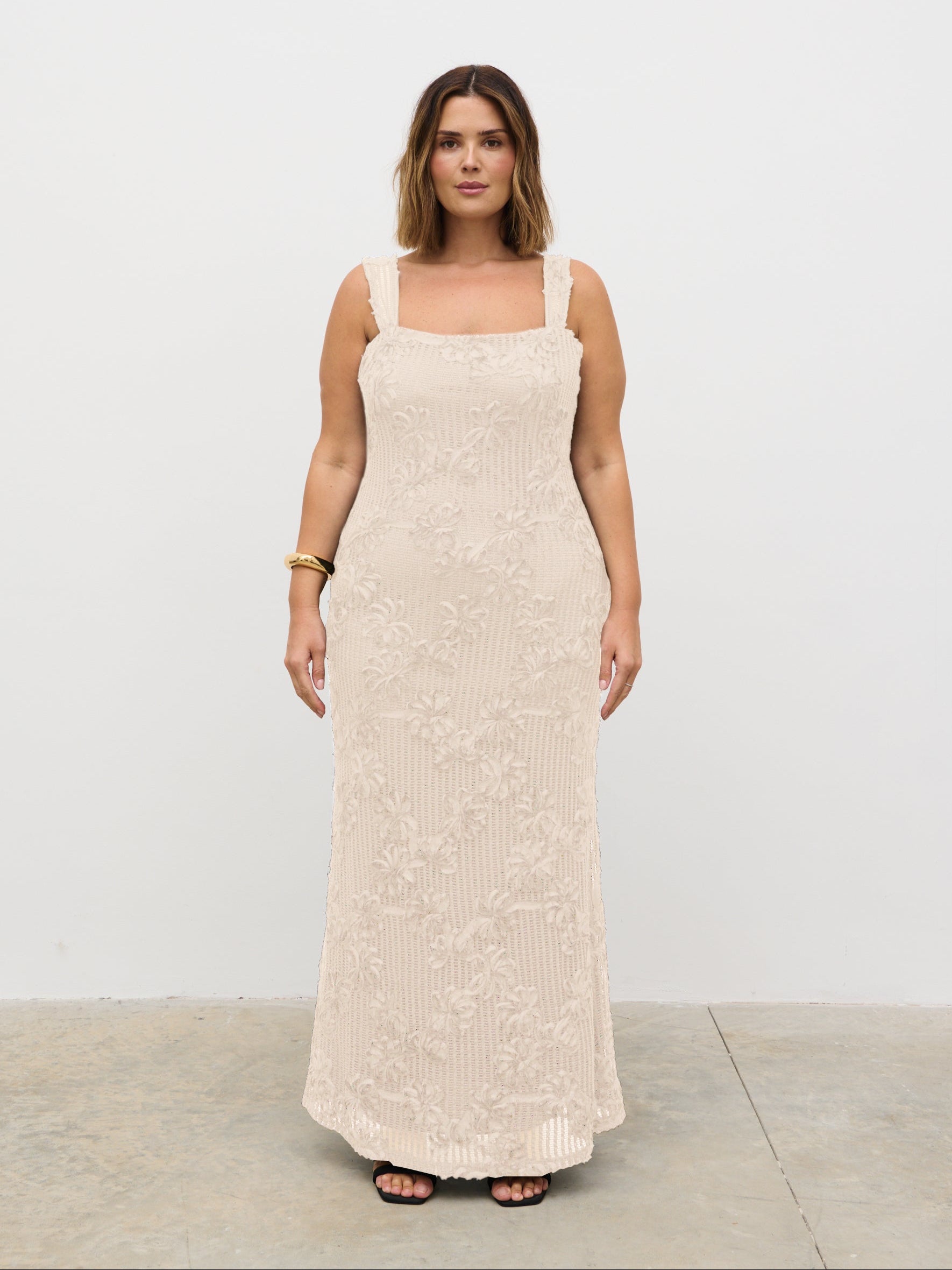Gigou Crochet Floral Maxi Dress Curve - Cream
